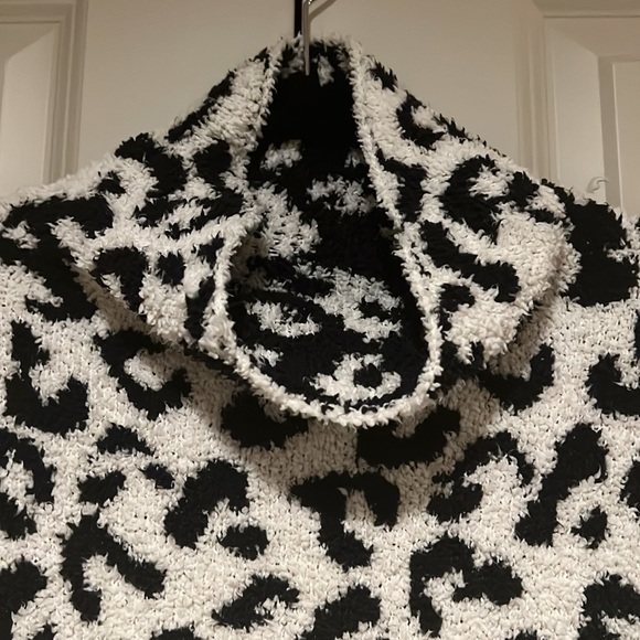 Ugg Sweater - Picture 2 of 6